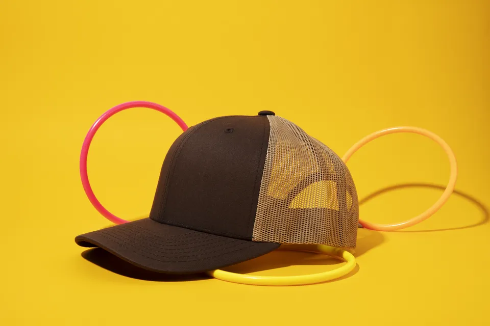 pălărie creativă de camionagiu natură moartă